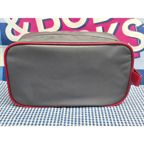 BBW Gray w. Red Trim Men's Zipper Overnight Travel Compact Carry All Bag NWT - Picture 1 of 6